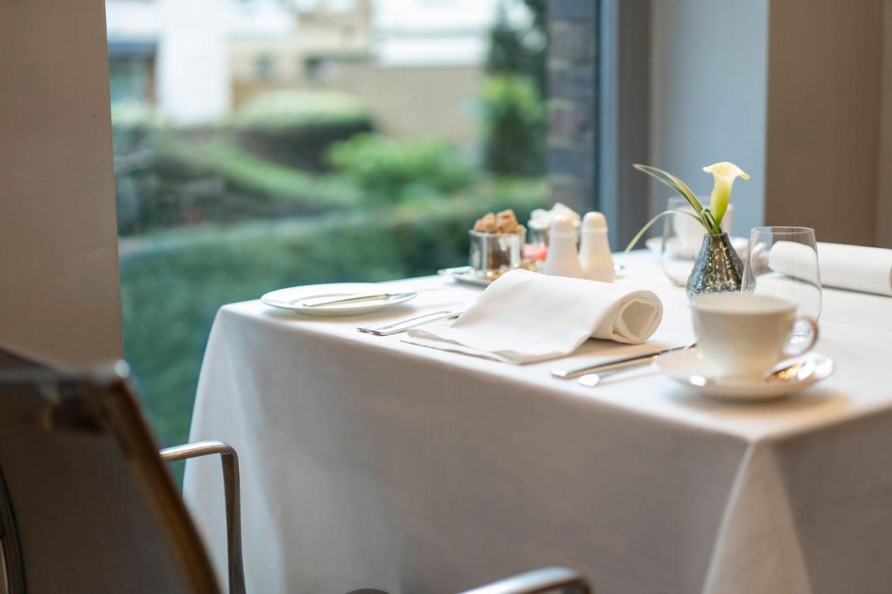 Como The Halkin London Bagian luar foto