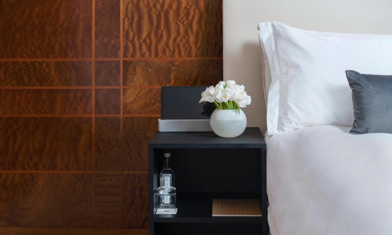 Como The Halkin London Bagian luar foto