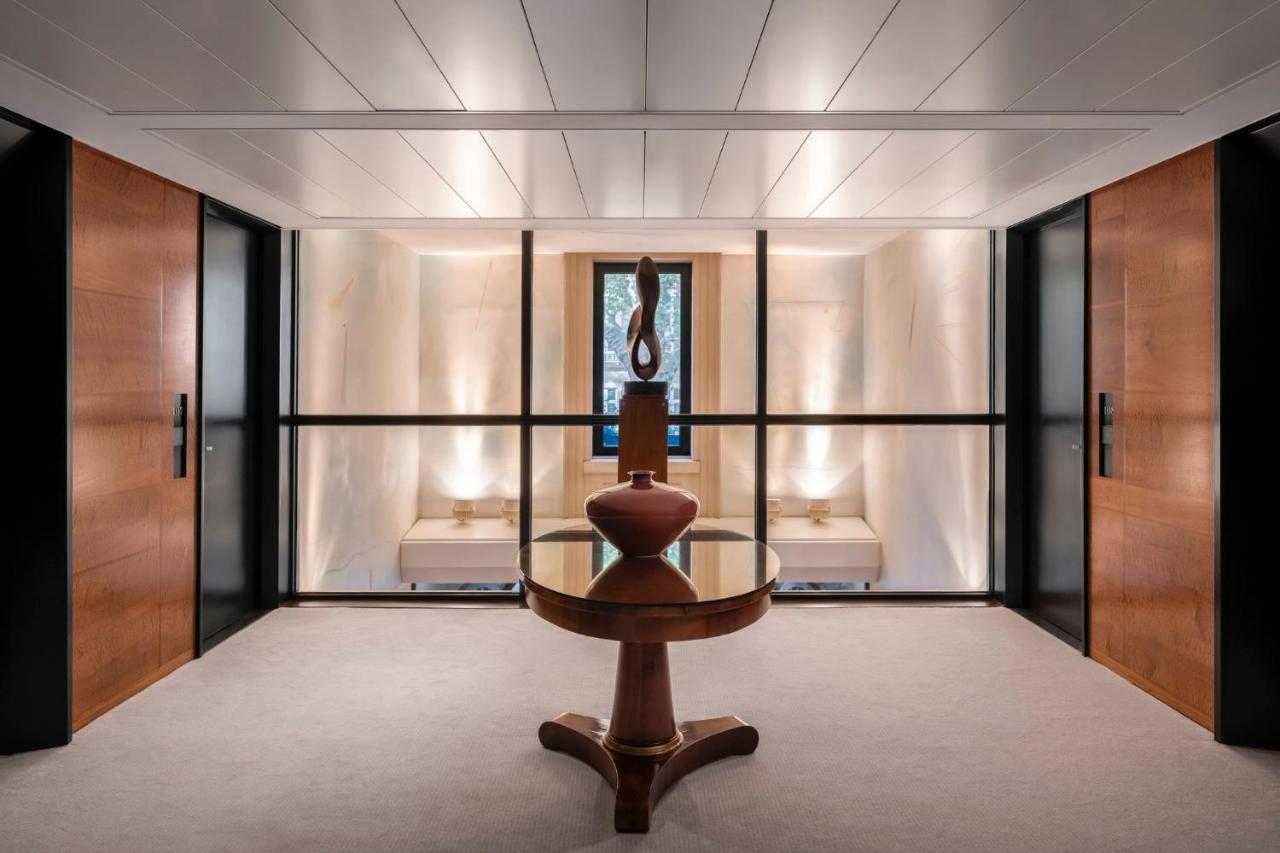Como The Halkin London Bagian luar foto