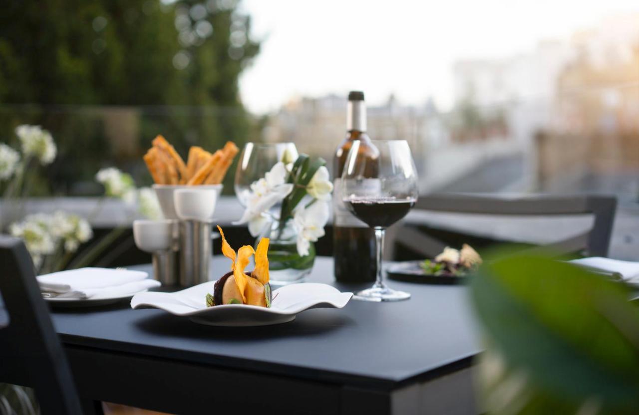 Como The Halkin London Bagian luar foto