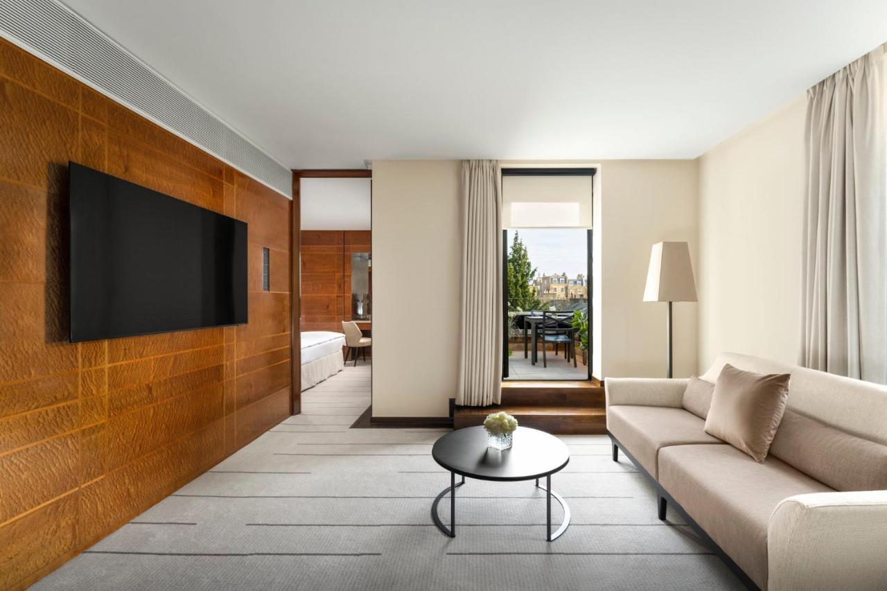Como The Halkin London Bagian luar foto