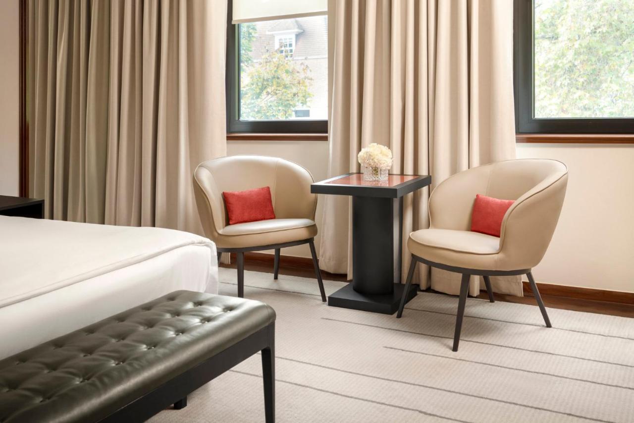 Como The Halkin London Bagian luar foto