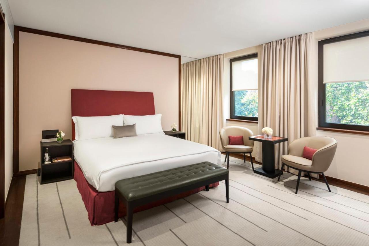 Como The Halkin London Bagian luar foto