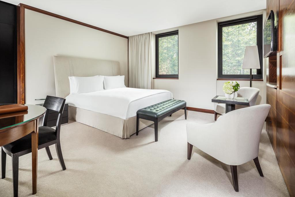 Como The Halkin London Bagian luar foto
