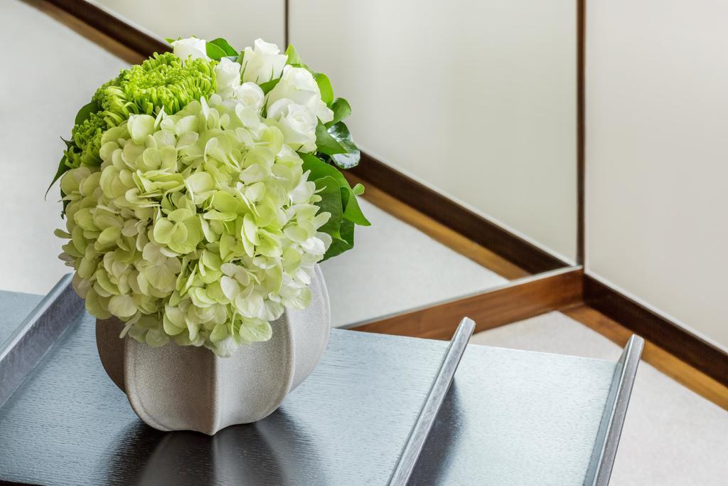 Como The Halkin London Bagian luar foto