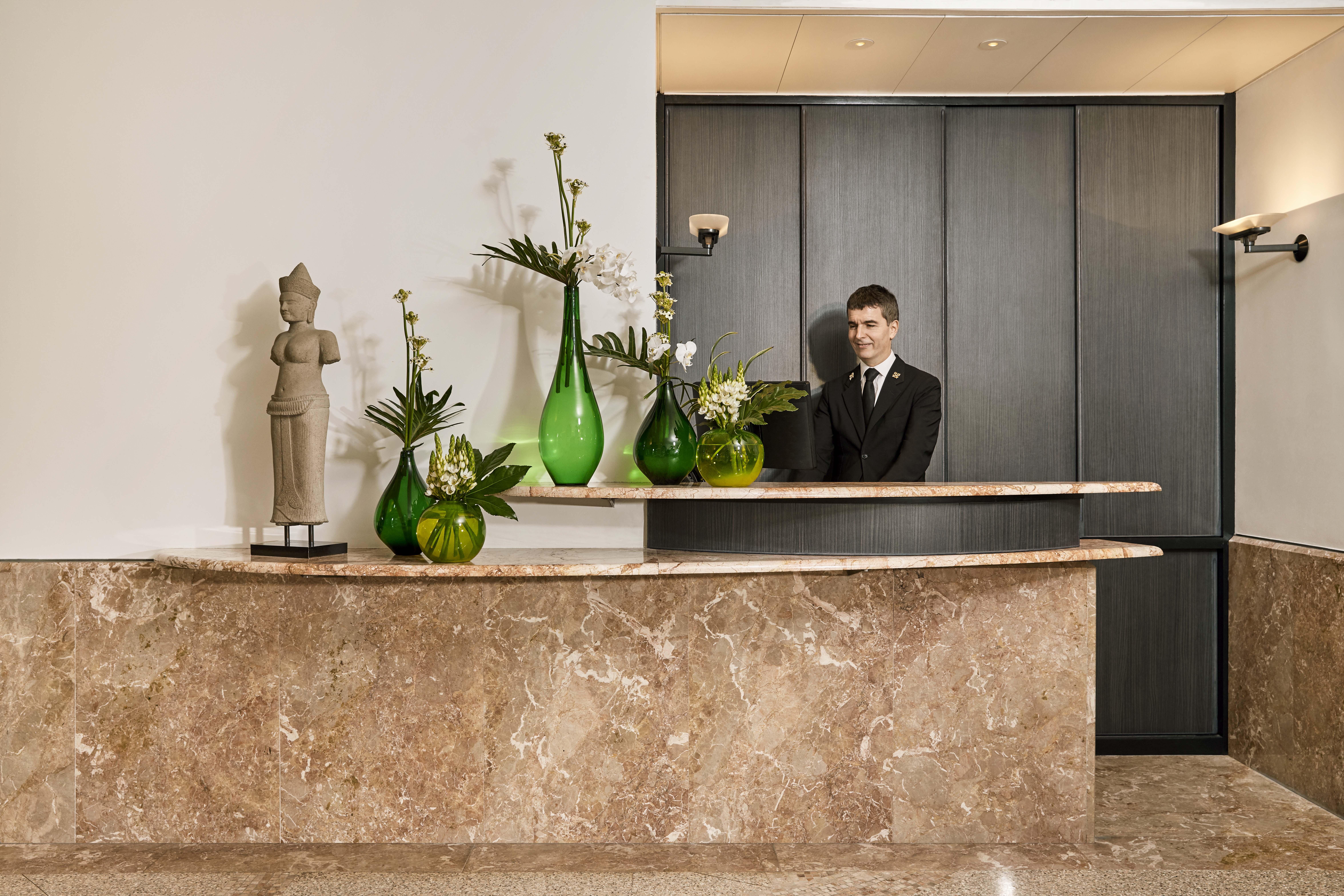 Como The Halkin London Bagian luar foto